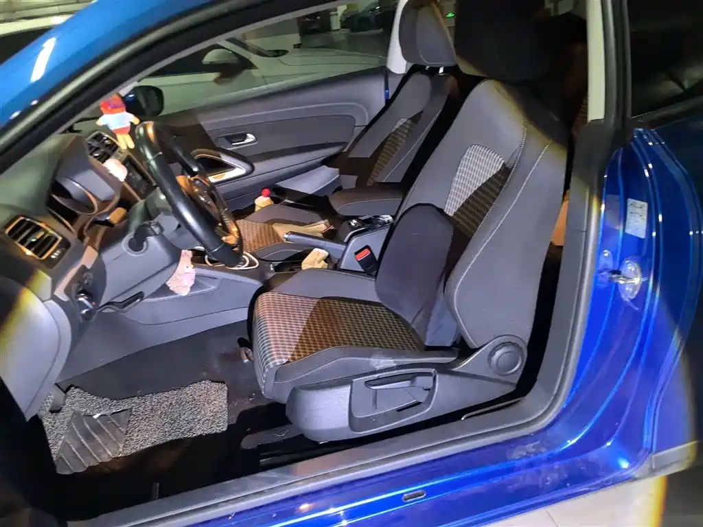Volkswagen Scirocco 2015 1.4TSI Trend Edition фото 8