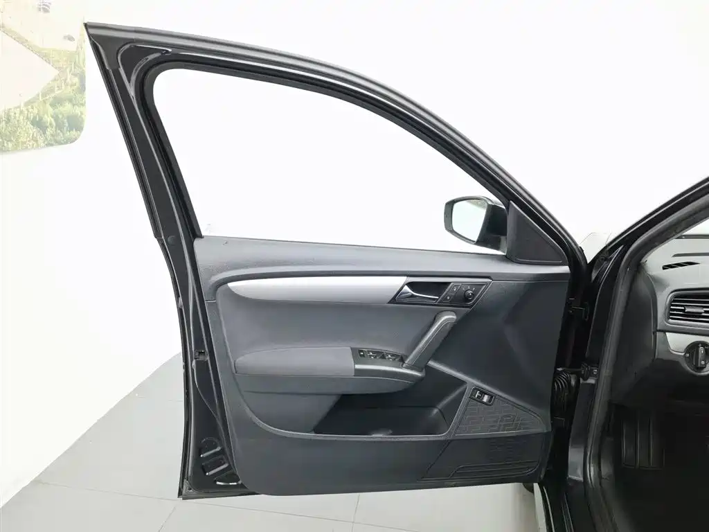 Volkswagen Lavida 2013 Facelift Classic 1.6L Manual Trend фото 8