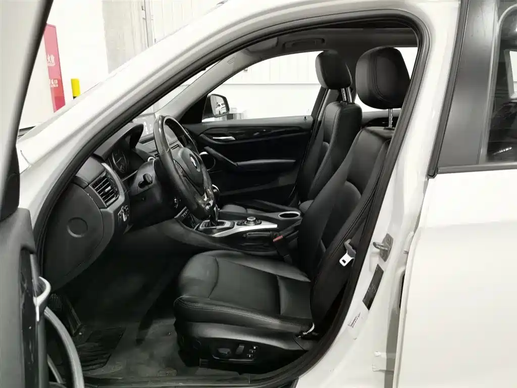 BMW X1 2015 Model sDrive18i Fashion Advanced Edition фото 10