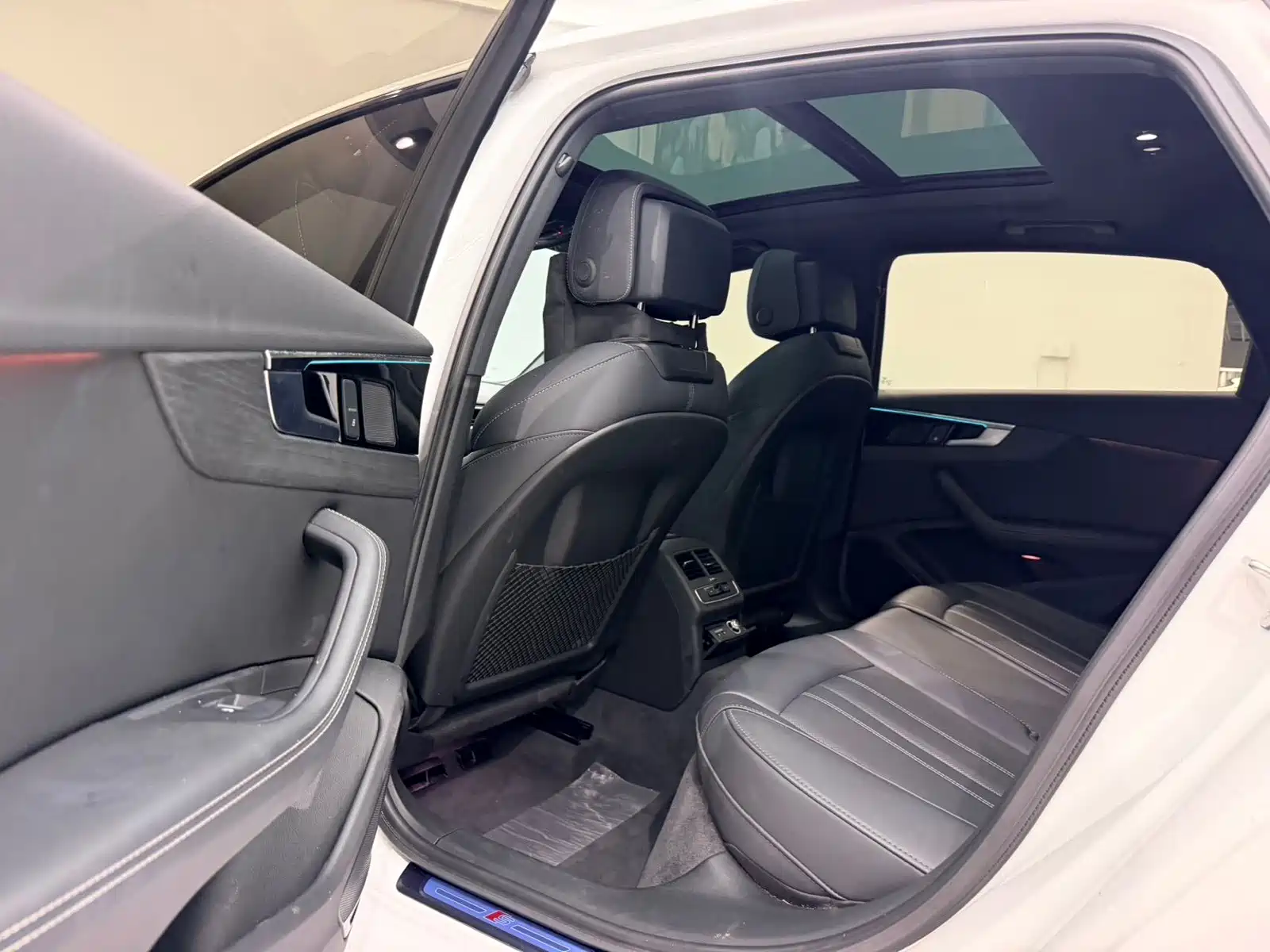 Фото 6 - Audi A4L