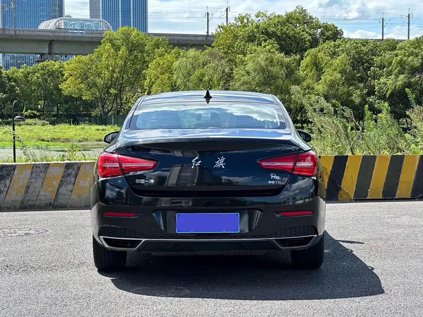 Photo 18 - Hongqi H5