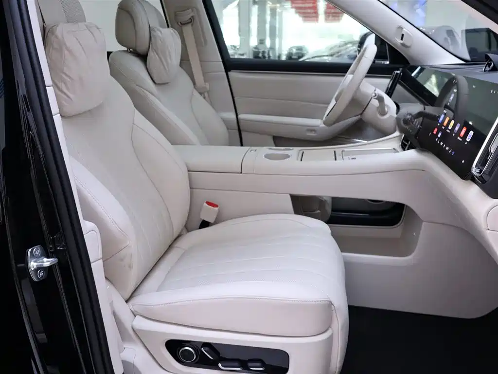 AITO Wenjie AITO M8 2025 Model Extended Range Max+ Edition 53.4kWh 6-Seater фото 21