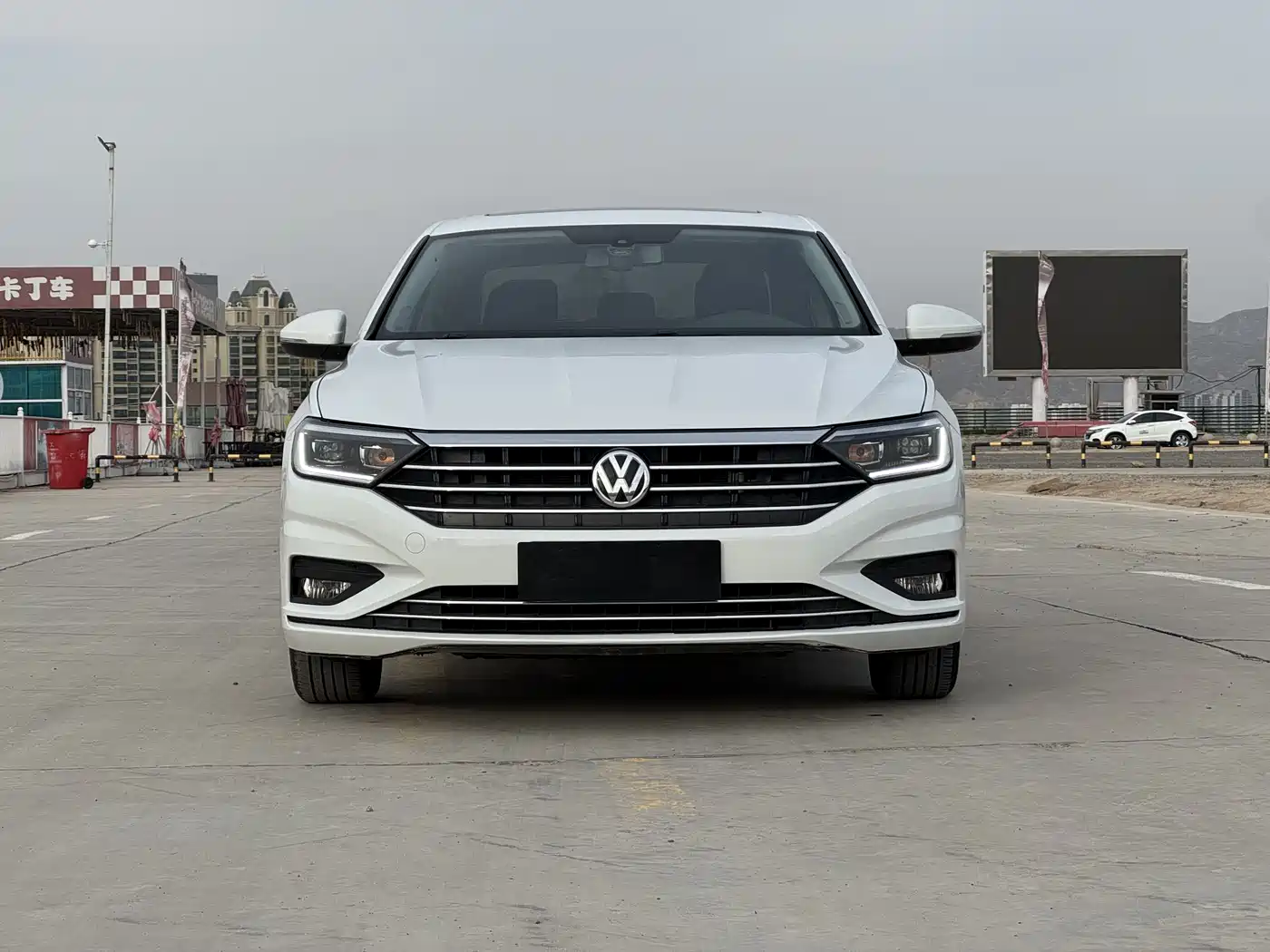 VOLKSWAGEN SAGITAR