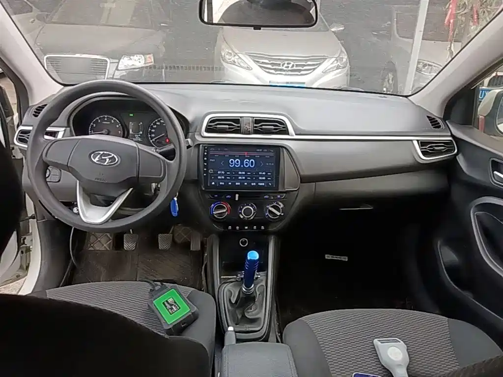 Hyundai Verna 2017 1.4L Manual Renewal Edition China VI фото 10
