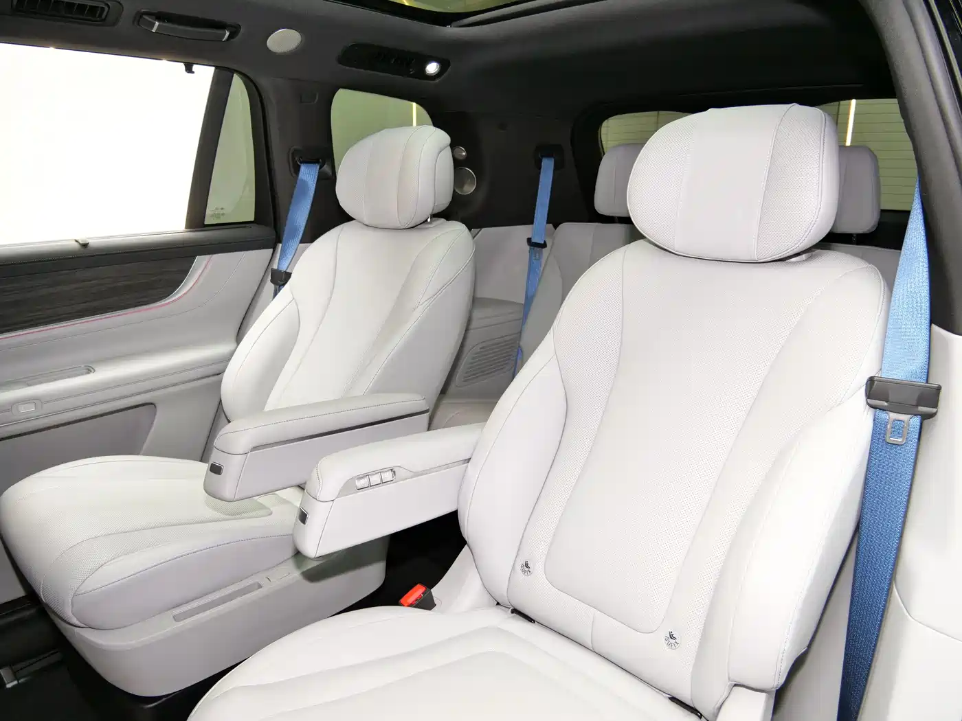 AITO Wenjie AITO M9 2024 Range Extender Max Edition 42kWh 6-seater фото 9