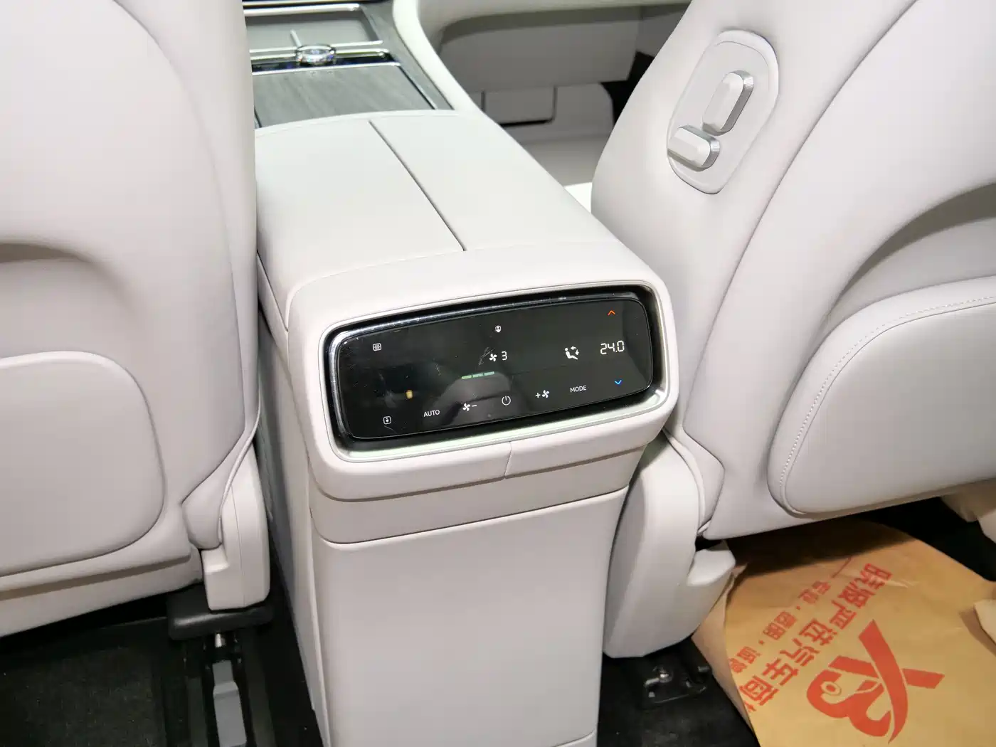 AITO Wenjie AITO M9 2024 Range Extender Max Edition 42kWh 6-seater фото 13