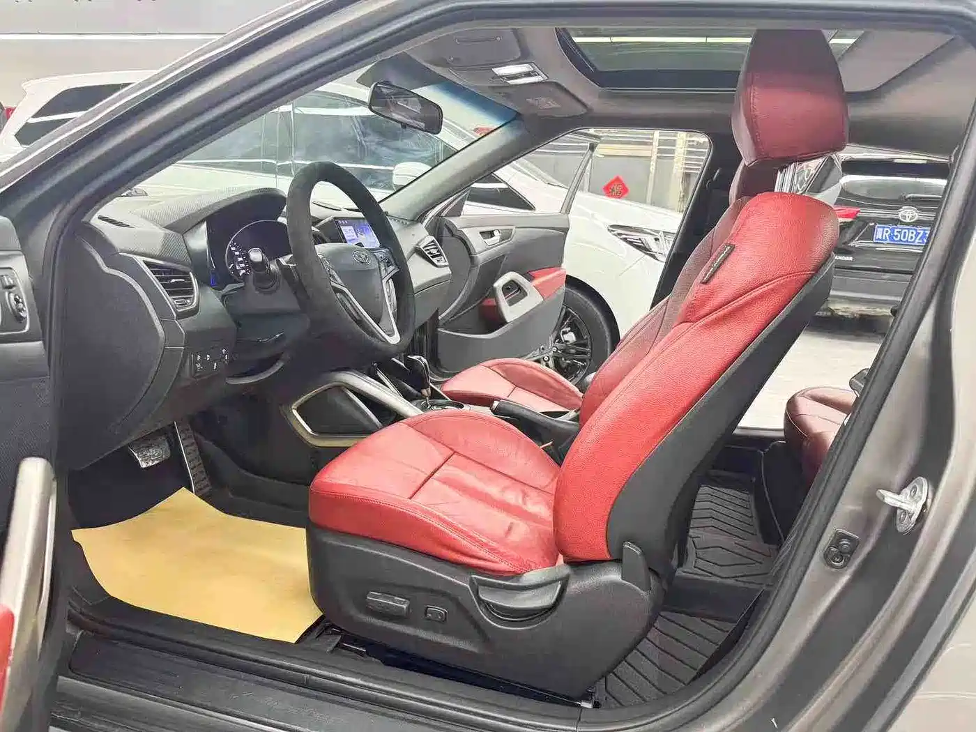 Hyundai Veloster 2015 1.6T Automatic Luxury Edition фото 7