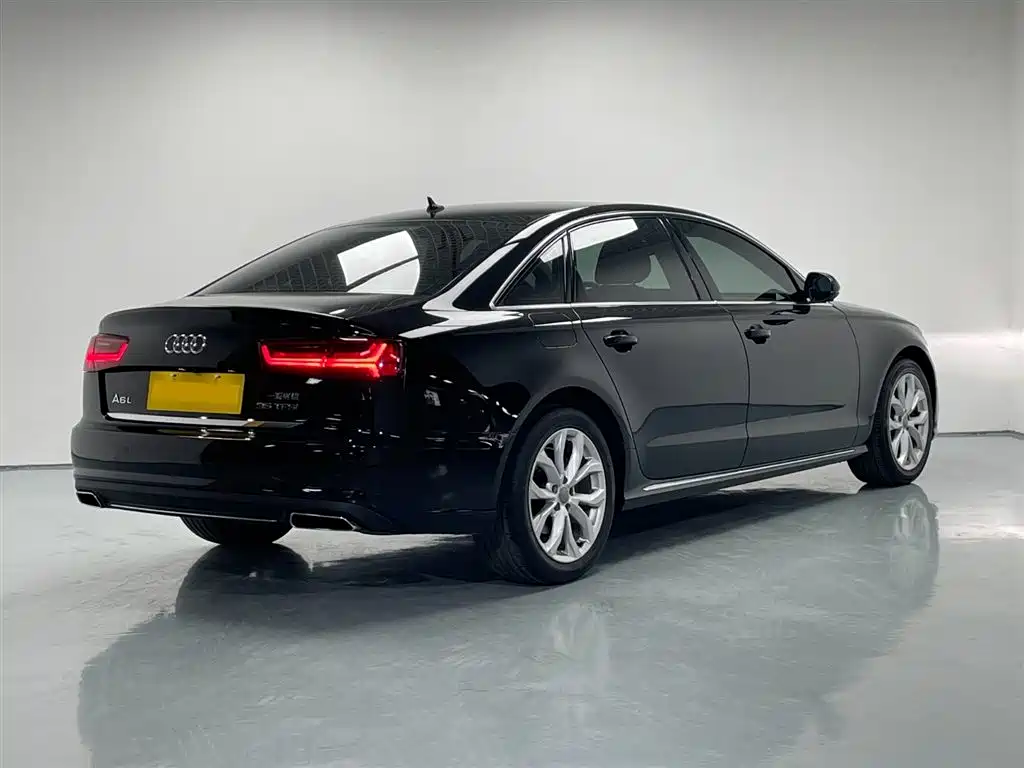 Audi A6L 2018 30th Anniversary 35 TFSI Fashion фото 2