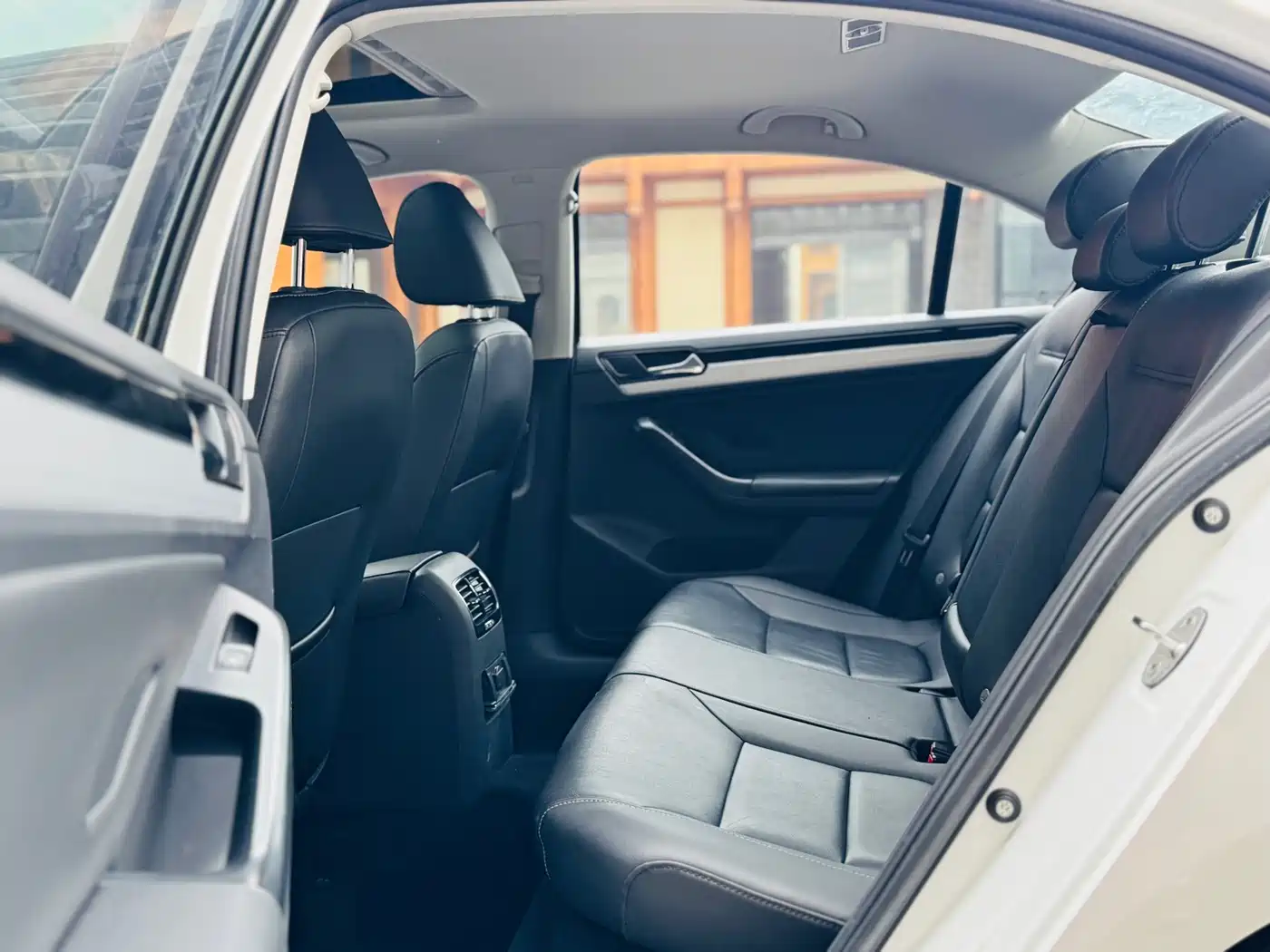 Volkswagen Sagitar 2018 1.6L Automatic Comfort фото 12