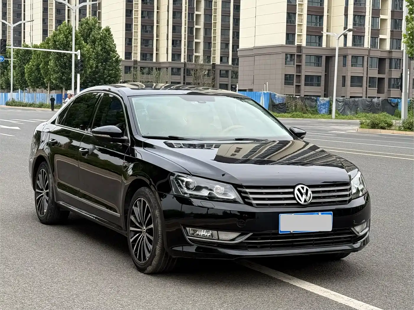 Volkswagen Passat 2014 1.8TSI DSG Luxury Navigation Edition фото 3