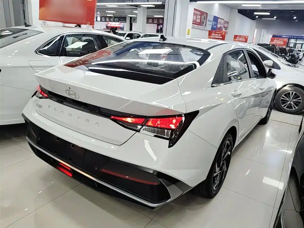 Hyundai Elantra 2023 1.5L CVT GLX Elite Edition фото 7