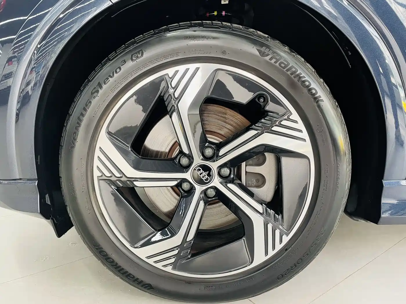 Audi Q4 e-tron 2024 40 e-tron Creation Edition фото 3