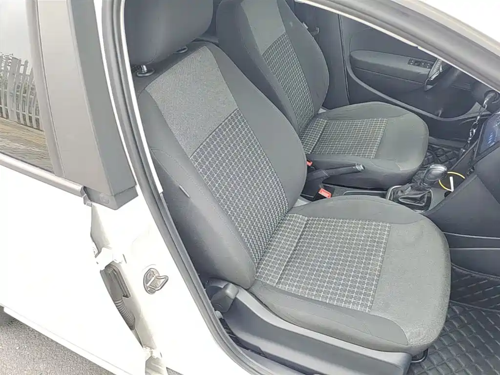 Volkswagen Polo 2016 1.6L Automatic Comfort фото 25
