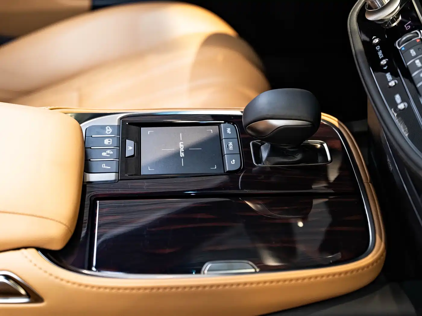 Lexus LS 2021 500h Luxury Edition фото 15