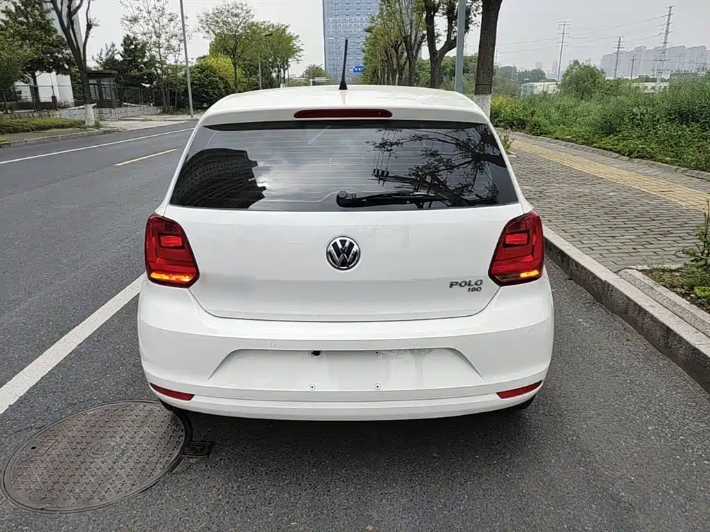 Volkswagen Polo 2016 1.6L Automatic Comfort фото 6