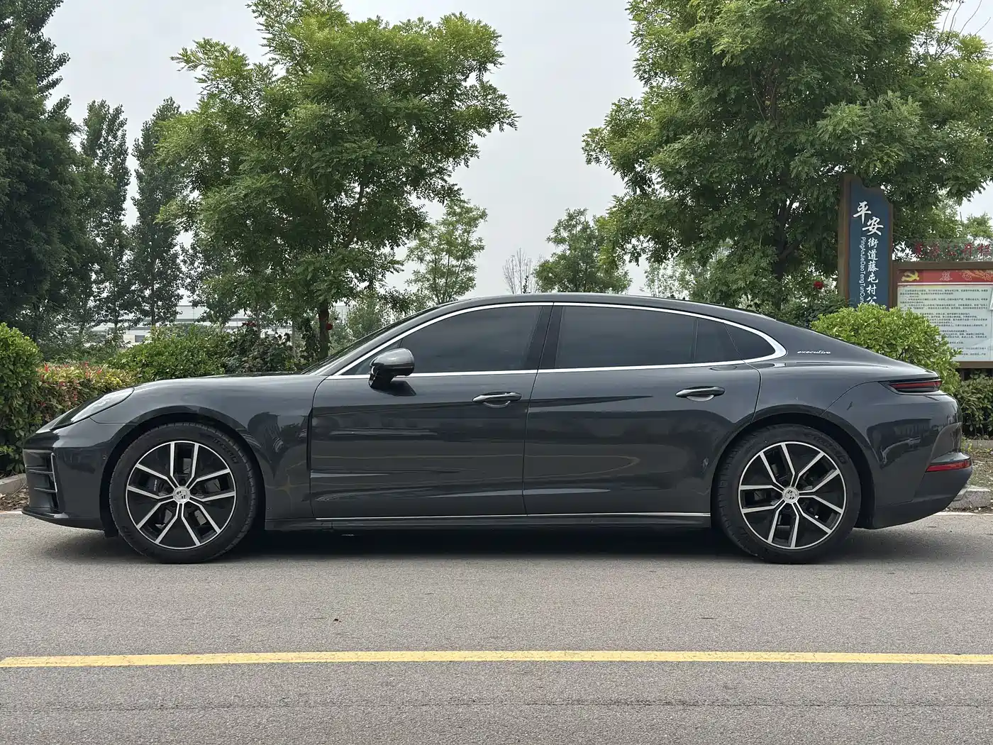 Porsche Panamera 2024 Panamera 4 Executive Long Wheelbase 2.9T фото 12