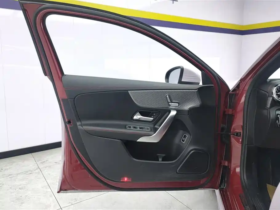 Mercedes-Benz A-Class 2023 A 200 L Fashion фото 7