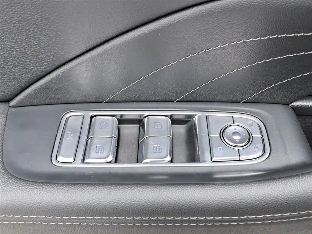 Hongqi H5 2023 2.0T Auto Smart Connect Flag Comfort фото 9