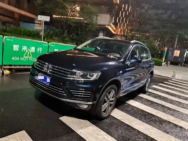 VOLKSWAGEN TOUAREG