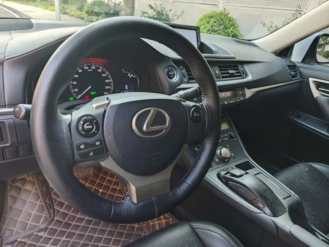 Lexus CT 2015 CT200h Dark Knight Edition фото 18
