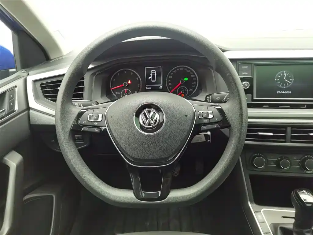 VOLKSWAGEN POLO