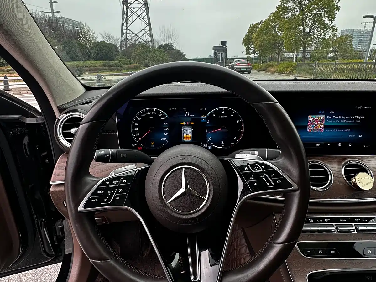 MERCEDES-BENZ E CLASS