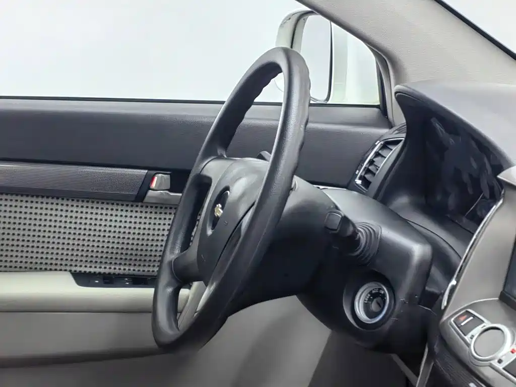Chevrolet Captiva 2012 2012 Model 2.4L 2WD Urban Edition 5-Seater