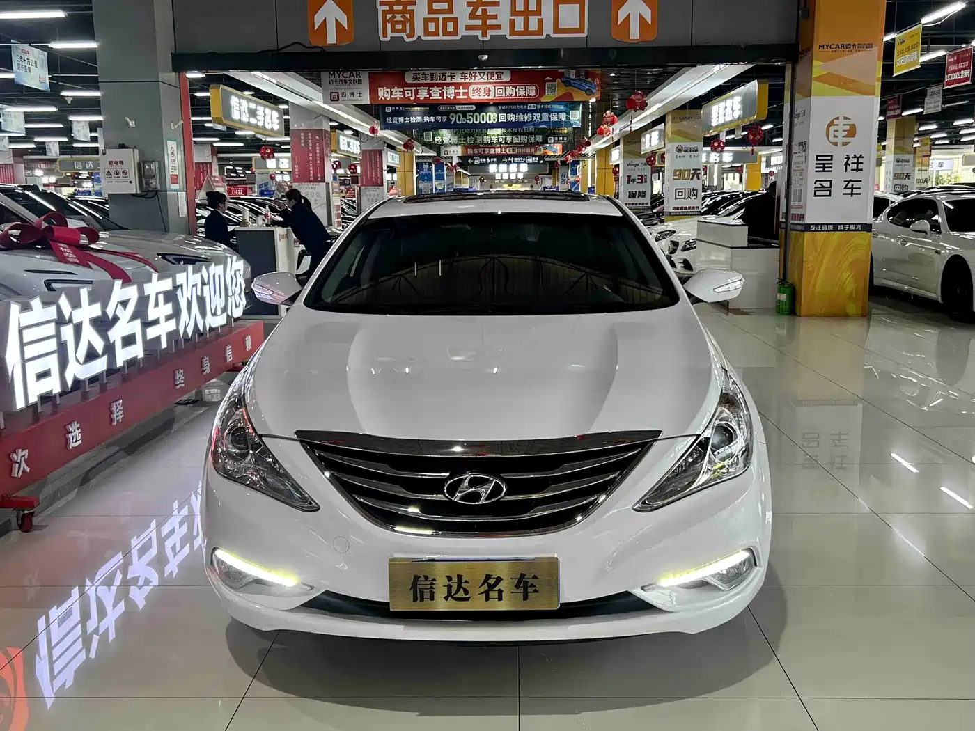 Hyundai Sonata 2014 2.0L Automatic Luxury фото 2