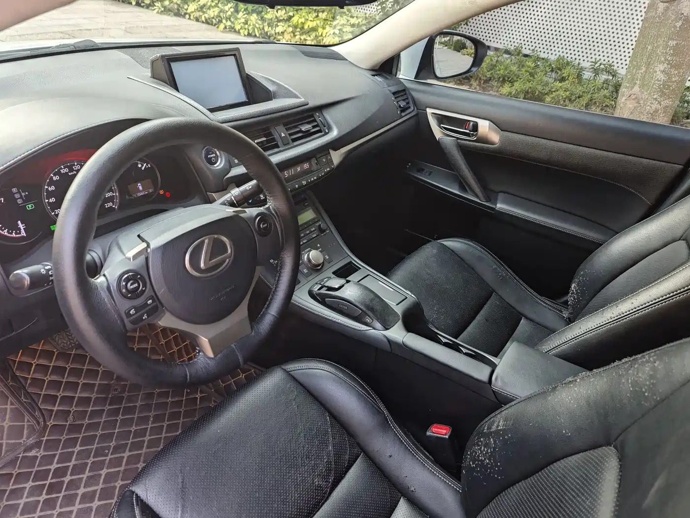 Lexus CT 2015 CT200h Dark Knight Edition фото 21