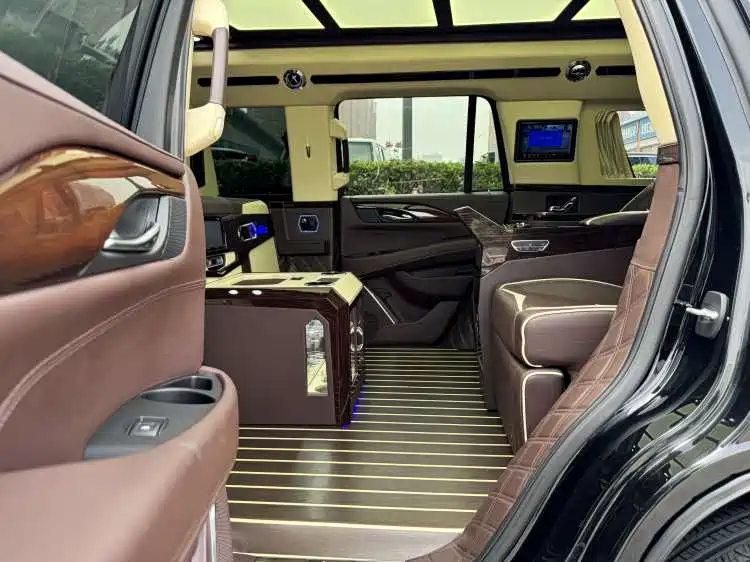 Cadillac Escalade 2017 6.2L ESV Platinum Extended фото 5