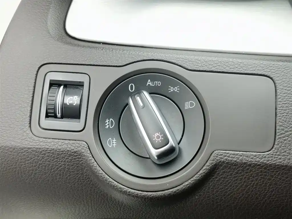 Volkswagen FAW-Volkswagen CC 2018 2.0TSI Luxury фото 21