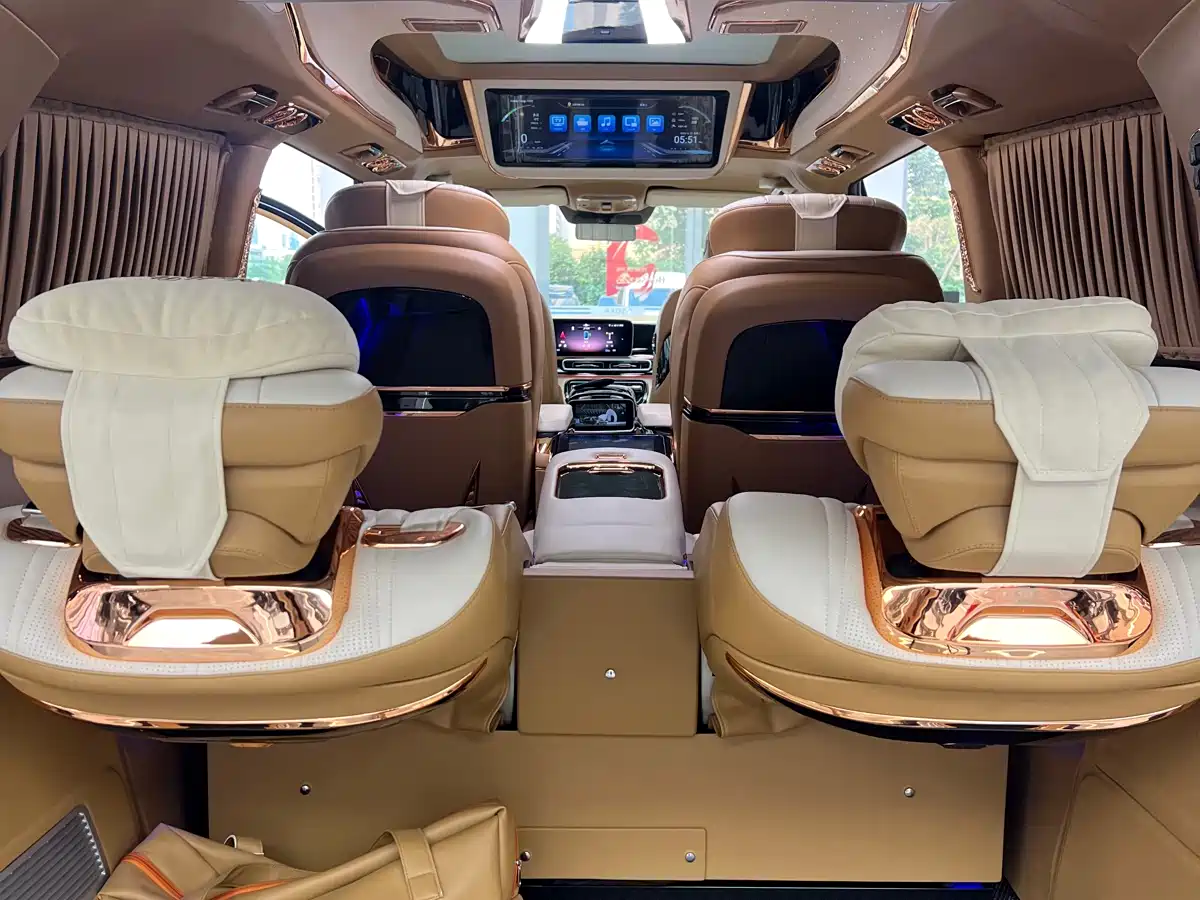 Mercedes-Benz V-Class 2024 V 300 L Long Wheelbase Premium фото 16