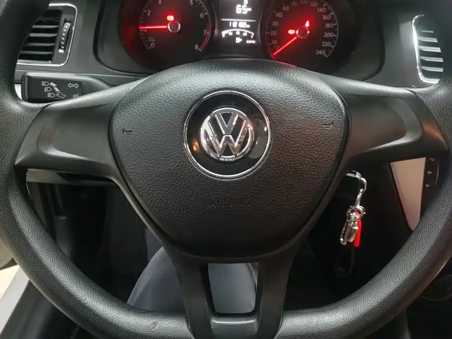 Volkswagen Lavida Tour 2017 1.6L Automatic Trend Edition фото 15