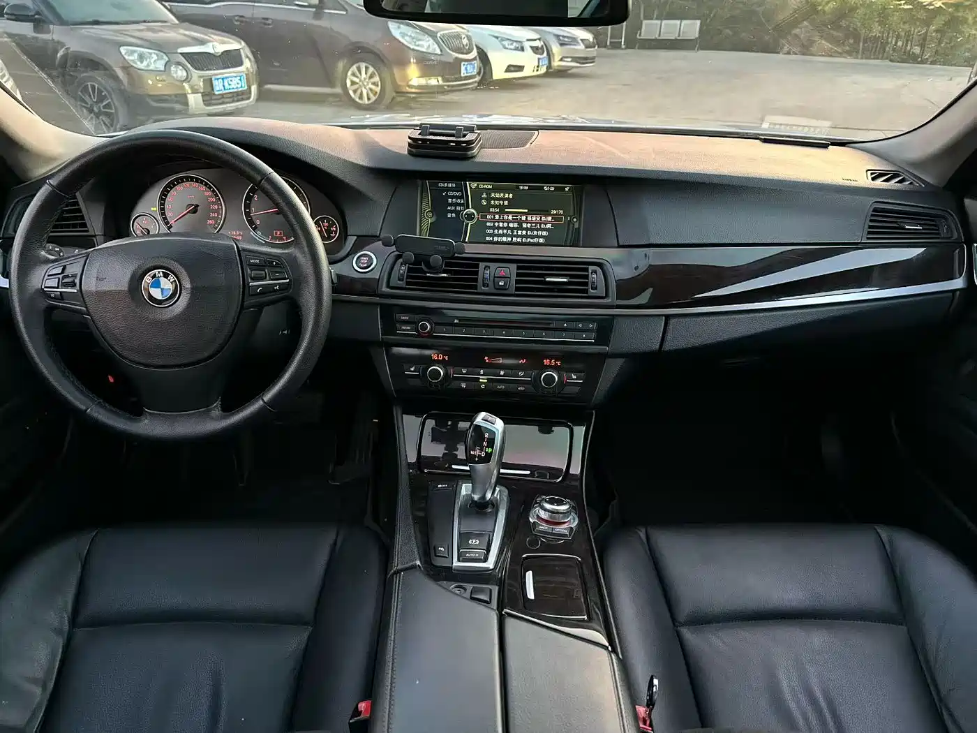 BMW 5 Series 2011 523Li Luxury фото 9