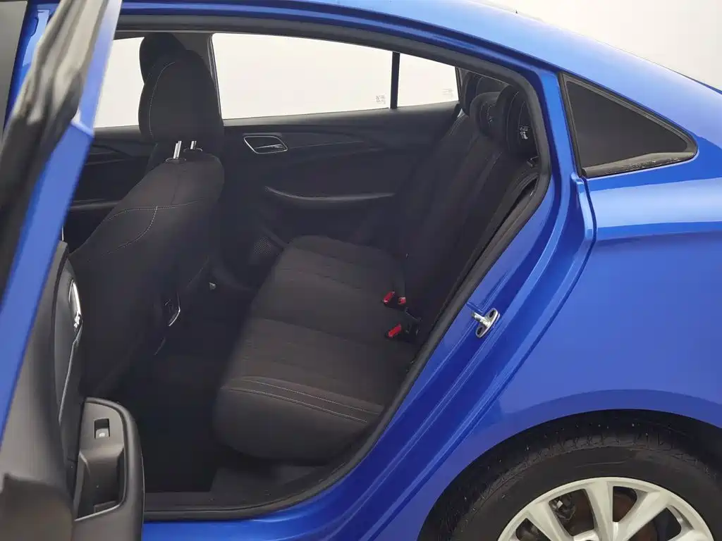 Photo 15 - Roewe i5