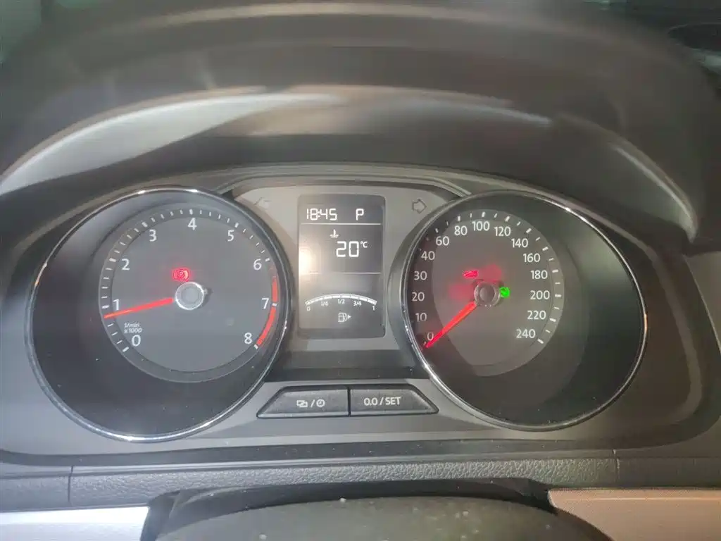 Volkswagen Lavida Tour 2017 180TSI DSG Comfort Edition фото 4