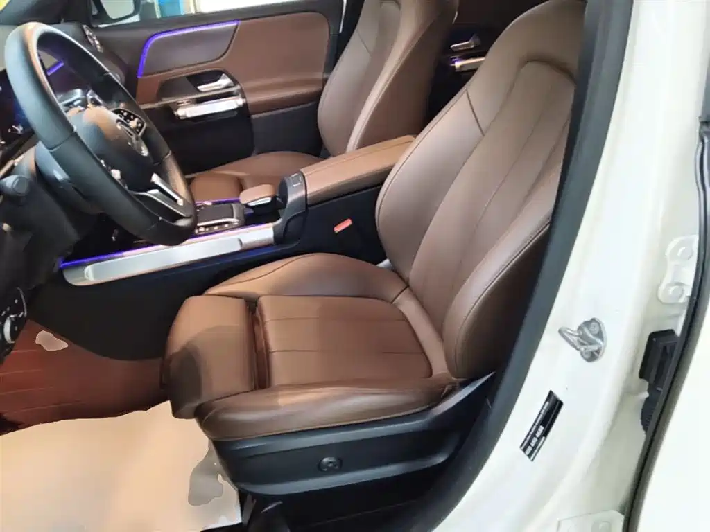 MERCEDES-BENZ GLB