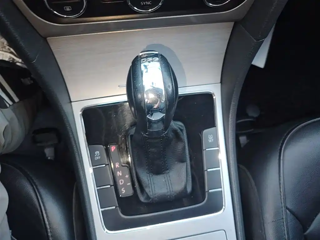 Volkswagen Passat 2014 1.8TSI DSG Luxury Edition фото 14