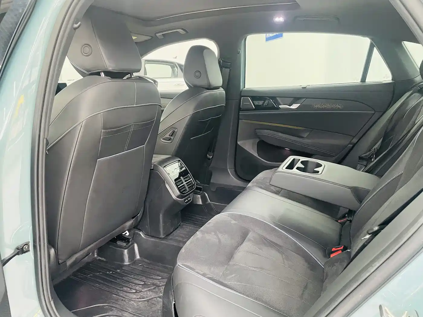 Volkswagen Passat 2025 Model Pro 380TSI Starlight Dragon Premium Edition фото 10