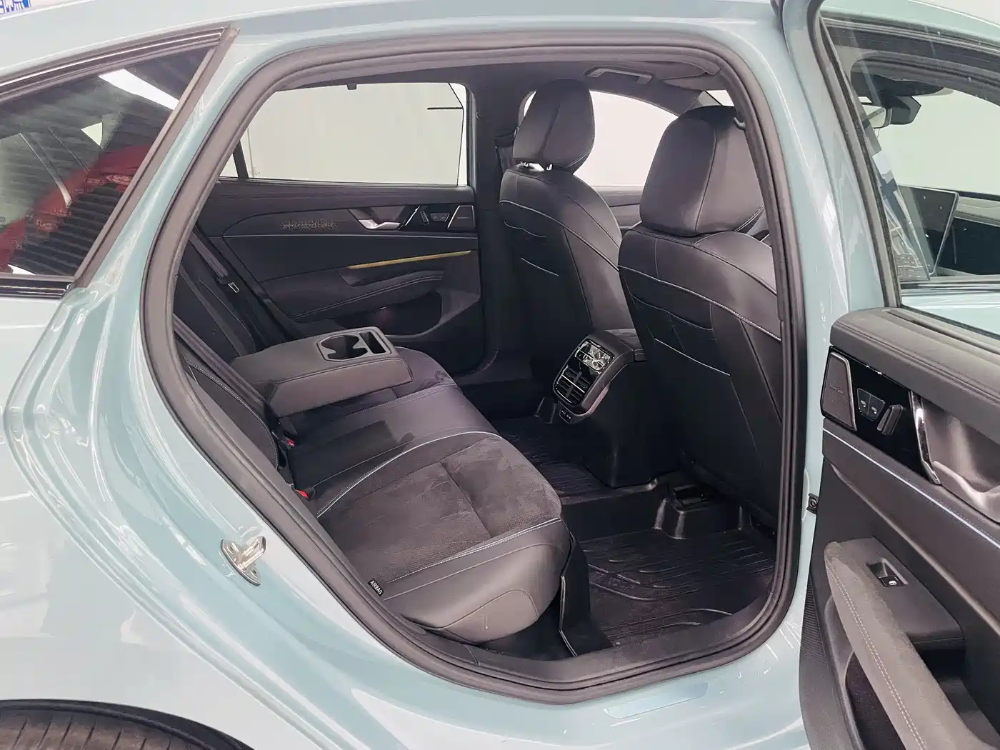 Volkswagen Passat 2025 Model Pro 380TSI Starlight Dragon Premium Edition фото 12