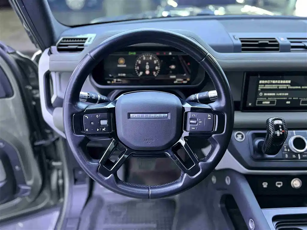 Land Rover Defender 2020 Model 110 P400 HSE фото 9