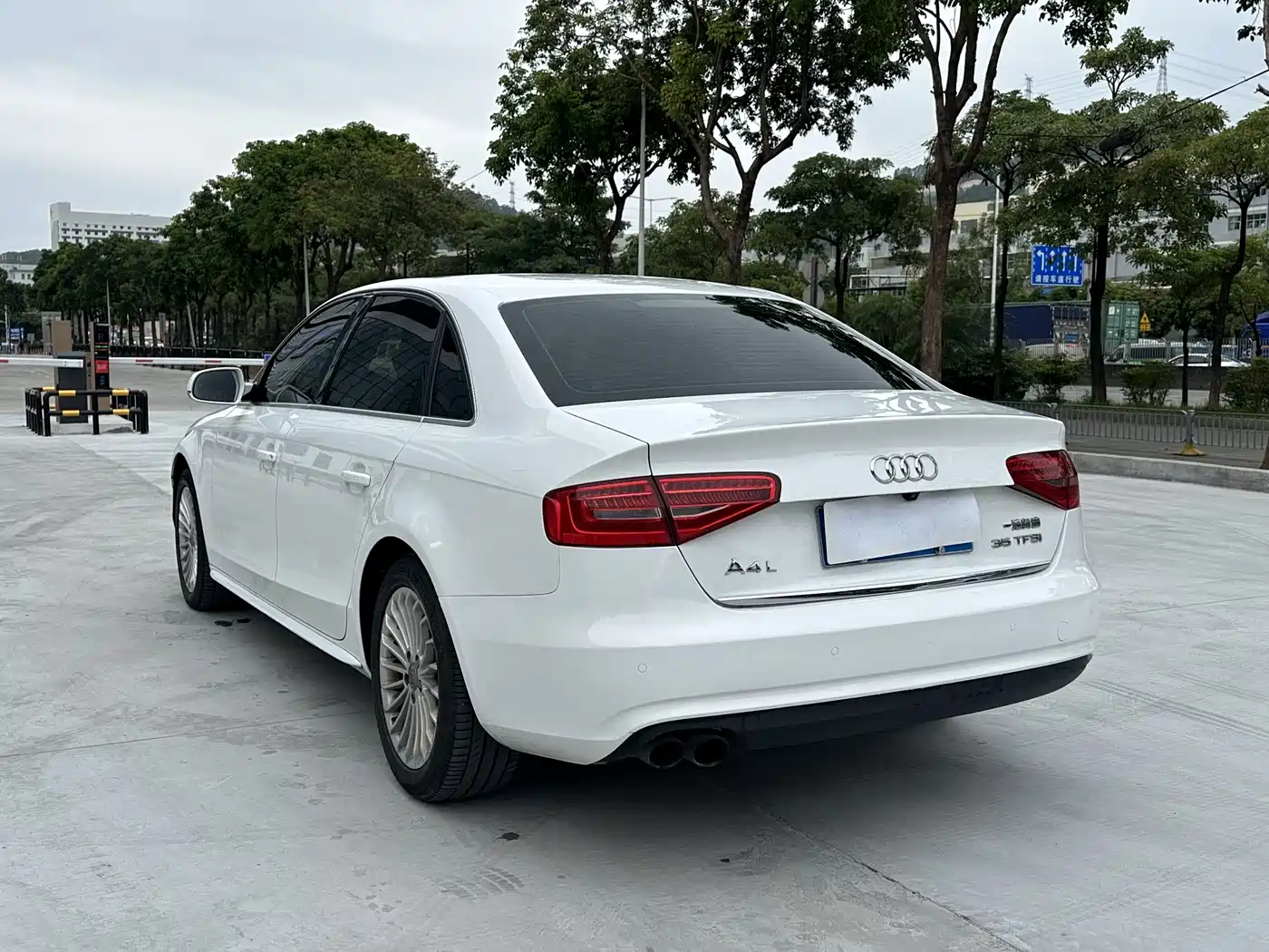 Audi A4L 2015 35 TFSI Millionth Anniversary Comfort Edition фото 7