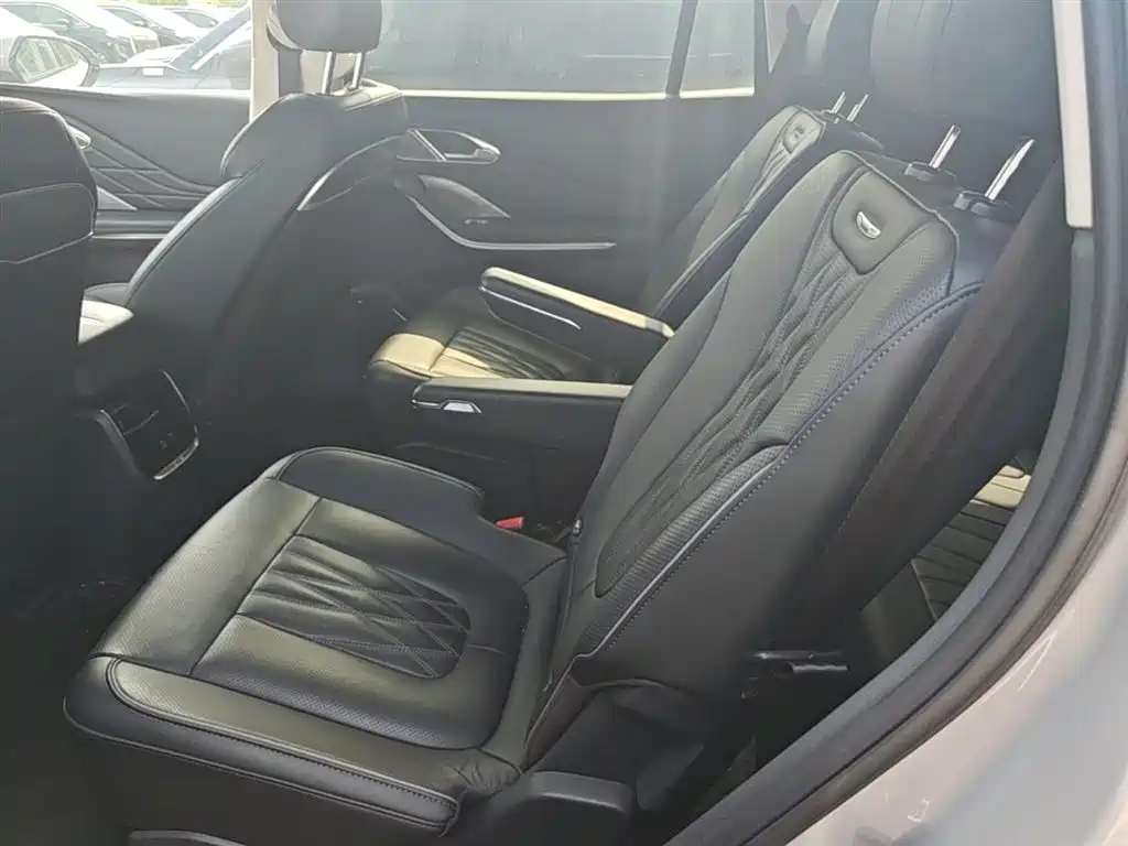 Hongqi HS7 PHEV 2024 2.0T PHEV AWD Flagship 6-Seater фото 17