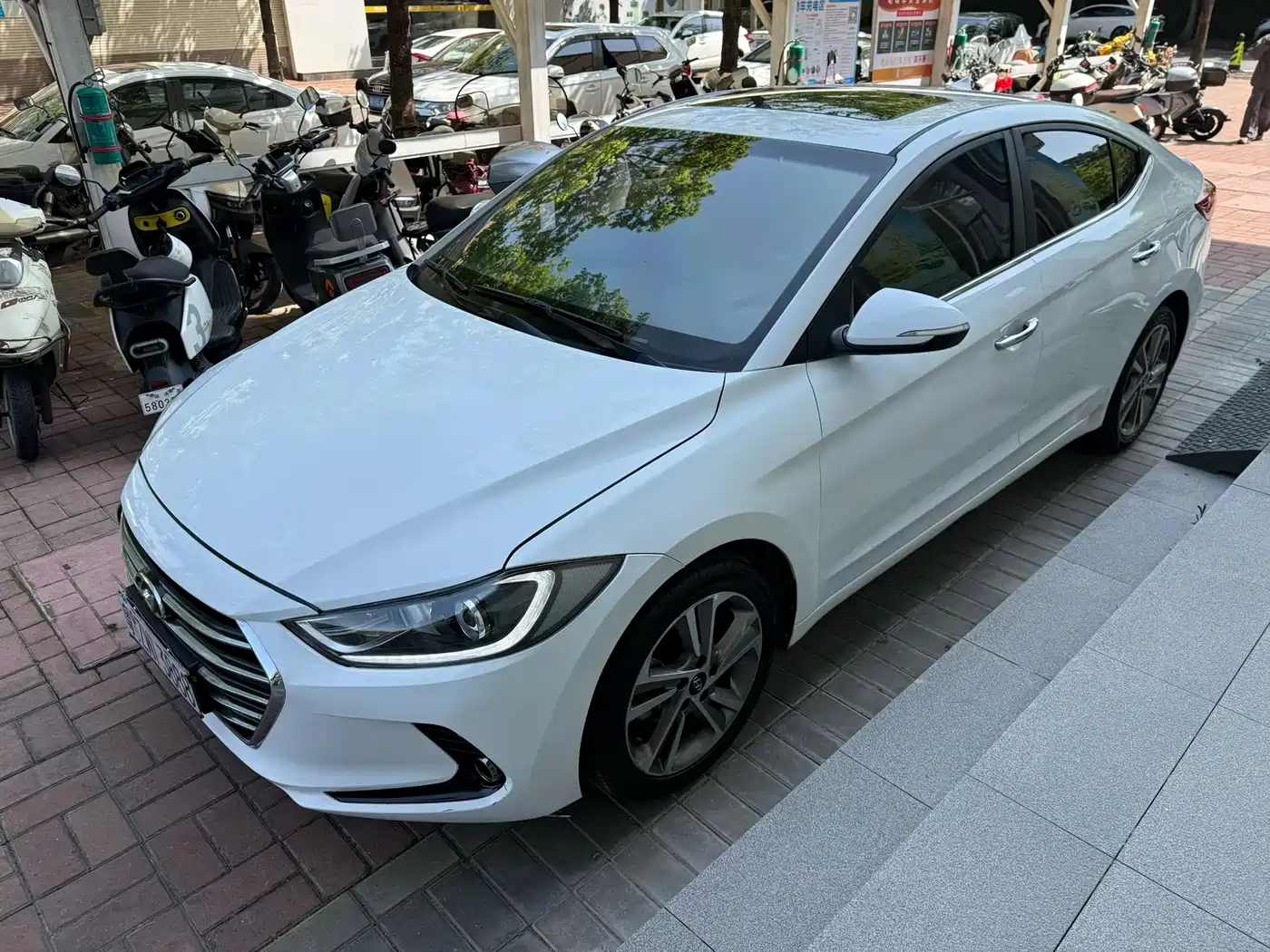 Hyundai Elantra 2018 1.6L Automatic 15th Anniversary Special Edition фото 2