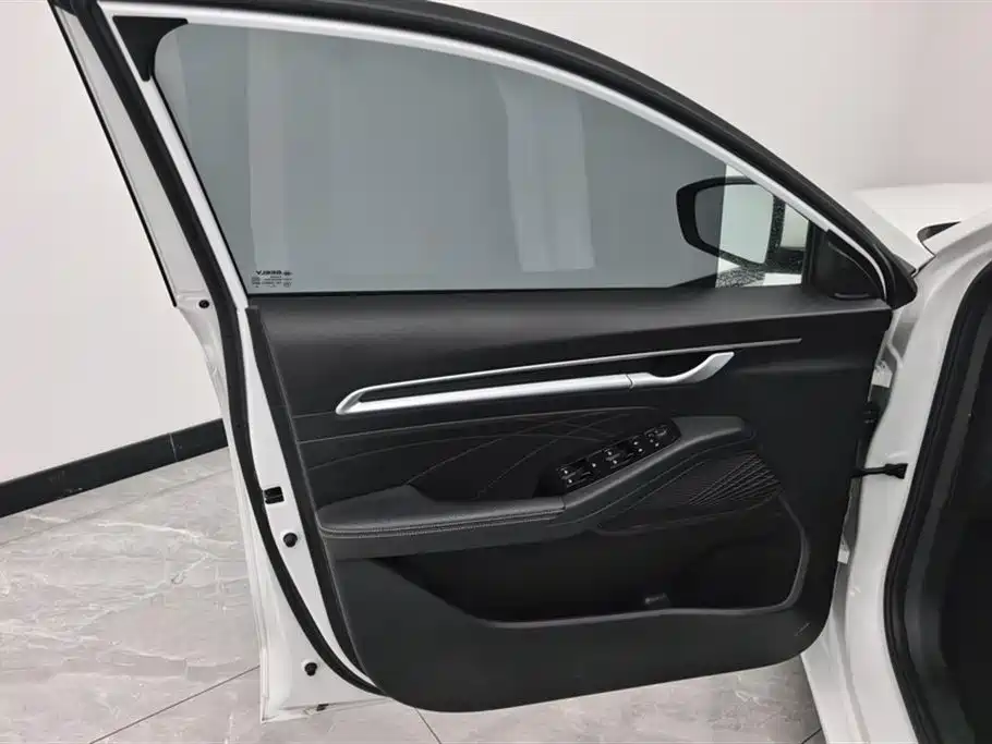 Фото 7 - Geely Emgrand