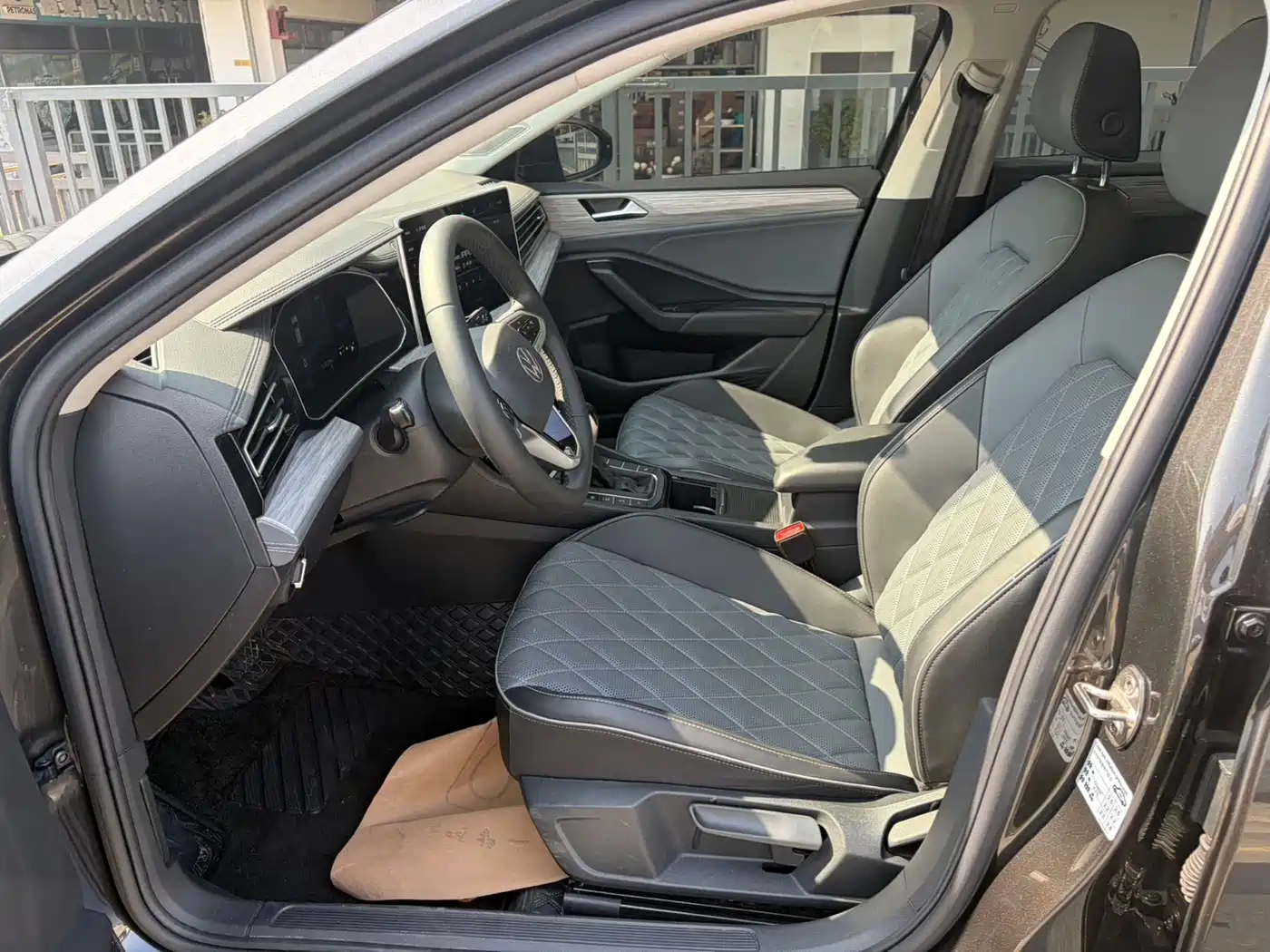 VOLKSWAGEN SAGITAR
