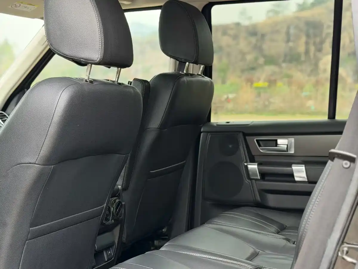 Land Rover Discovery 2015 3.0 SC V6 HSE фото 5