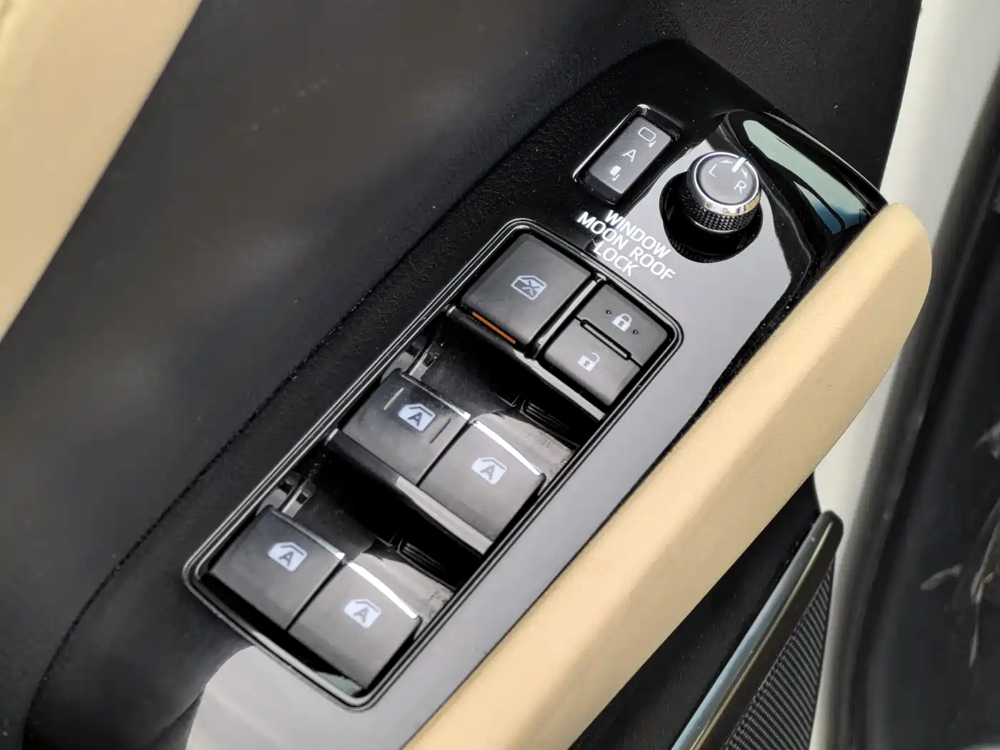Toyota Alphard 2018 3.5L Luxury фото 21