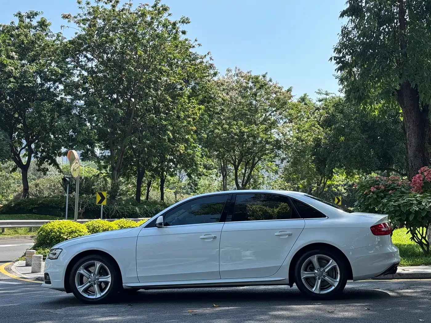 Audi A4L 2015 45 TFSI quattro Individual Sport фото 4