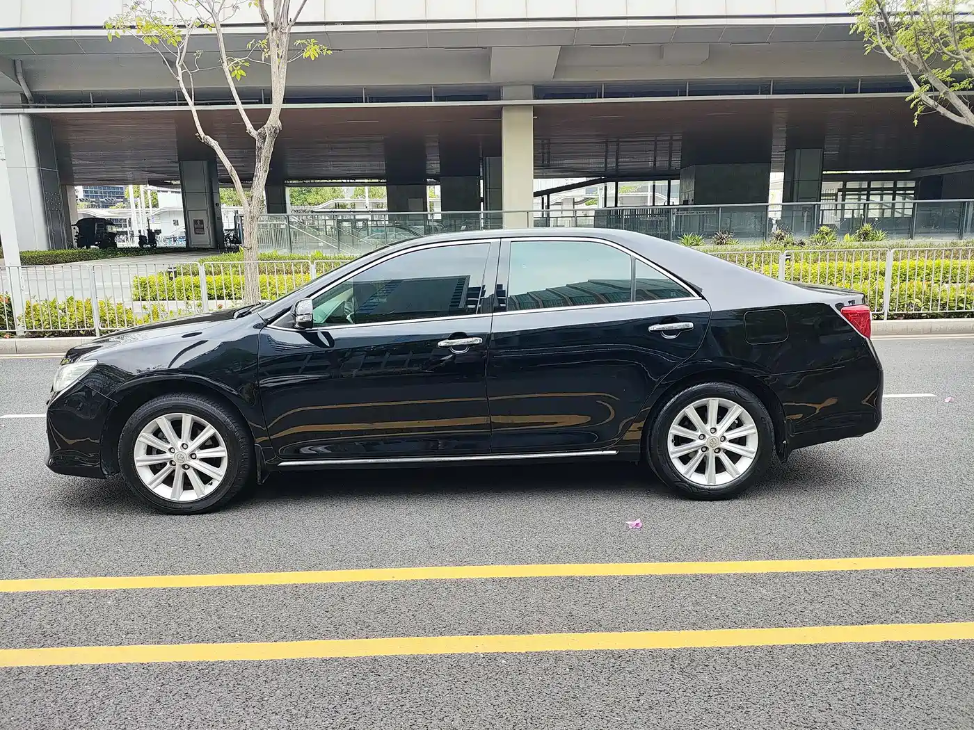 Toyota Camry 2012 2.5V Premium Navigation Edition фото 8